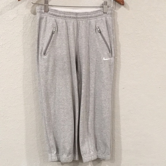 Nike Girls Sz XL 16 Sweatpants Gray Cropped Capri Athletic Activewear Athleisure - Picture 1 of 8